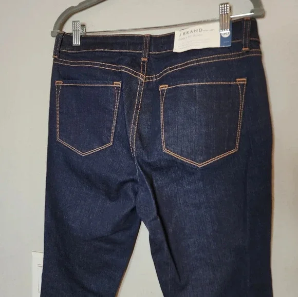 NWT J Brand Curvy Fit Skinny darkwash jeans. Women's size 30.